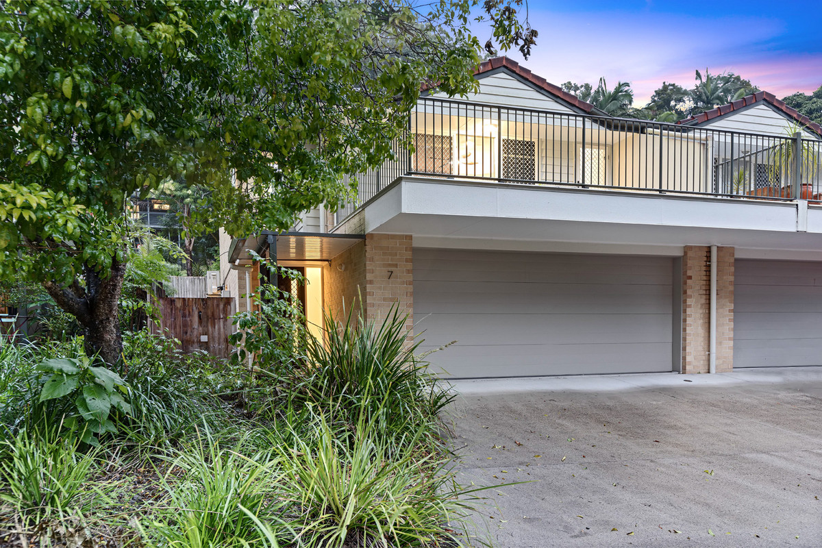 NOW VACANT FOR IMMEDIATE ACCESS &#8211; Rare Gem, House-Sized Living, Nature All Around, Convenience Close By