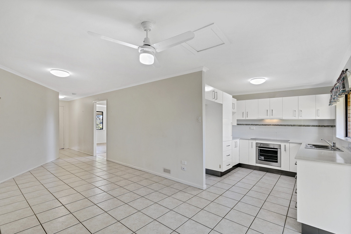 Spacious Duplex Buddina- Centrally Located in a Quiet Cul-De-Sac with Private Garden
