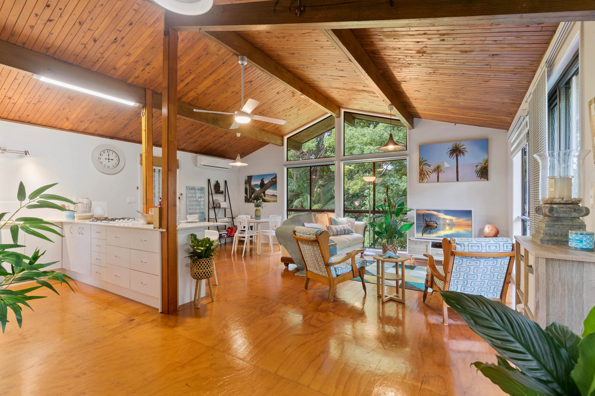Quirky Sanctuary from the Everyday For Rent &#8211; No fenced rear yard
