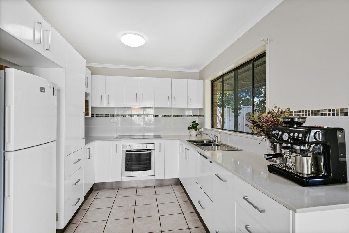 Please no more applications, we have enough &#8211; thank you  —-Spacious Duplex Buddina- Centrally Located in a Quiet Cul-De-Sac with Private Garden