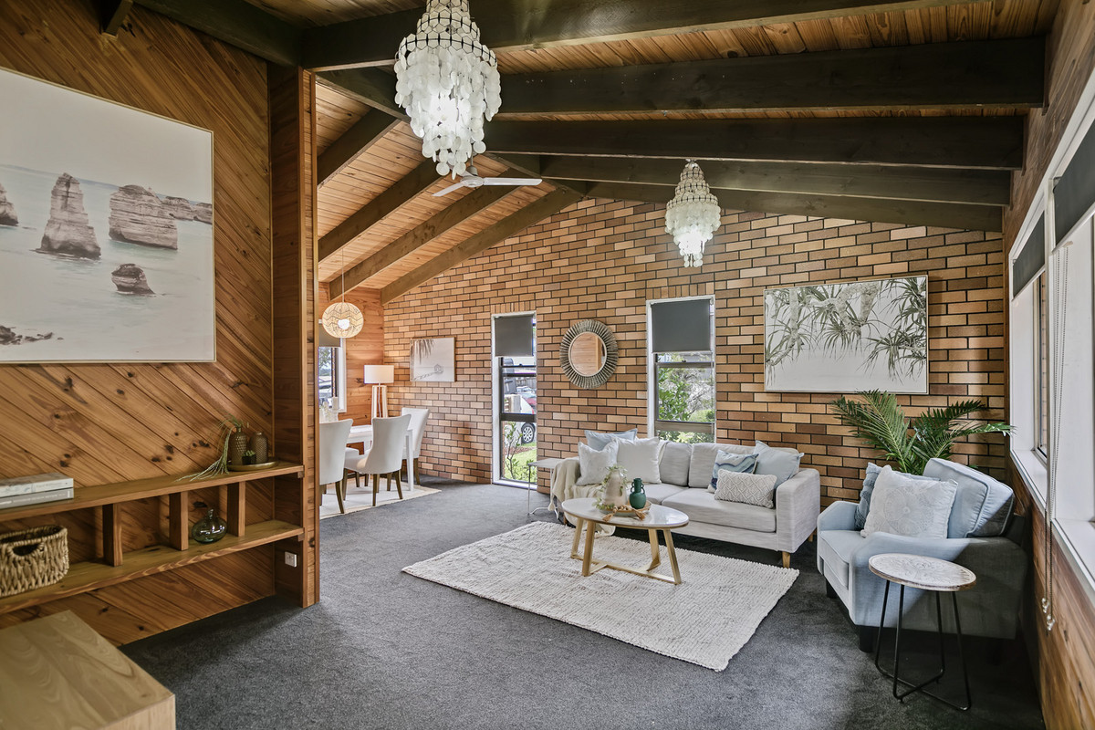 Unique Sanctuary Backing onto Lush Parkland &#038; Soaring Cathedral Ceilings &#8211; Endless Maroochydore Potential!